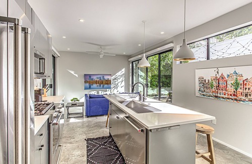 Bouldin House | New 2 BDRM Home I Mins to DT Walk to Shops & More