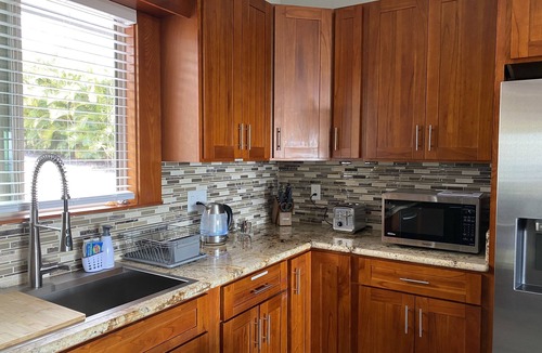 Honaunau-Napoopoo House | New 2 Bedroom Guesthouse with Mountain & Ocean View!