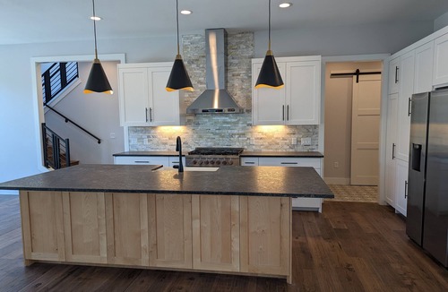 Galindo House | New 2023 Home, Cool Pool, 4Bedroom, 3.5 Bath, 10 guests, in great South Austin!