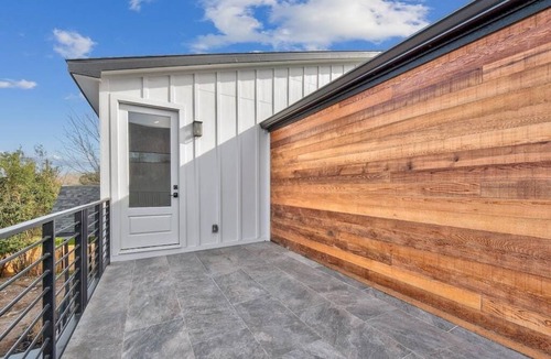 Galindo House | New 2023 Home, Cool Pool, 4Bedroom, 3.5 Bath, 10 guests, in great South Austin!