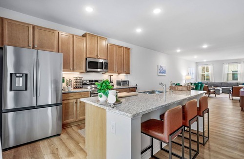 Midlothian House | New 3BR near Richmond | En-Suite Baths + Garage