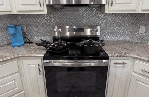 Amistad National Recreational Area House | NEW 4 BED | Pool-Table, Ping-Ping, Arcade, Office