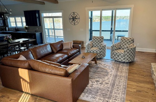 Macon House | New 5-bedroom lake front home w/dual masters, dock, fire pit, paddle boards