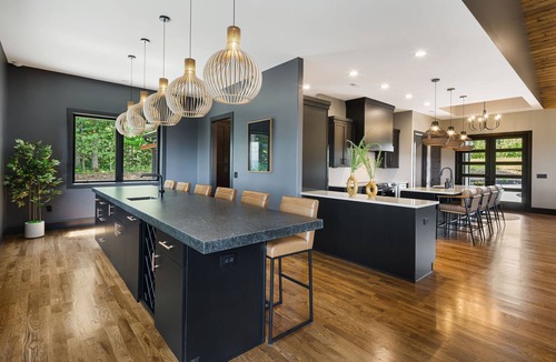 Tuxedo House | New 5-bedroom modern mountaintop home next to apple orchard near Hendersonville,