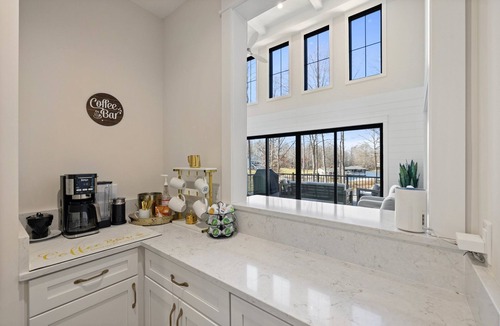 Bumpass House | NEW 6BR Luxury Lakefront Lake Anna Private Boathouse!
