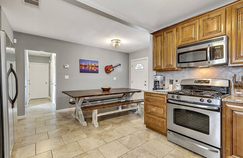 Galindo House | (NEW) ATX Fun-Scape, 11 beds, 2 miles to downtown