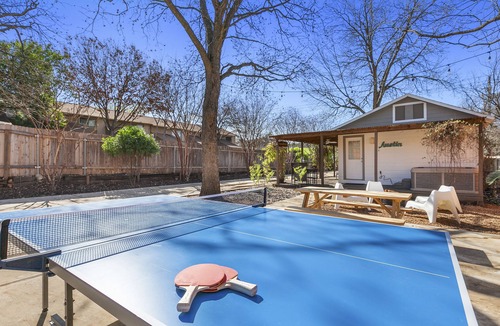 Galindo House | (NEW) ATX Fun-Scape, 11 beds, 2 miles to downtown