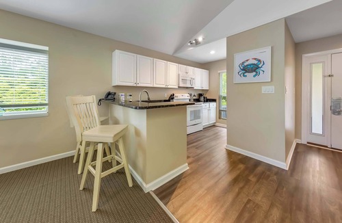Fairfield Harbour Condo | New Bern Condo-Resort Living with Pool, Gym, & Water Views