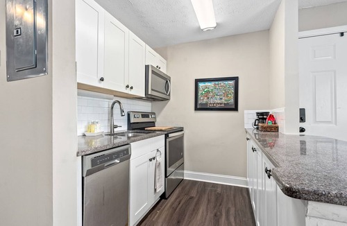 Auburn Apartment | NEW!Charming 2-bedroom apartment in Auburn close to Campus!