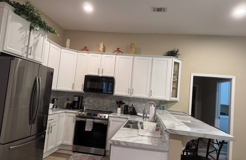 Waycross House | New, charming, and spacious Troopers Getaway/5 minutes to down town.