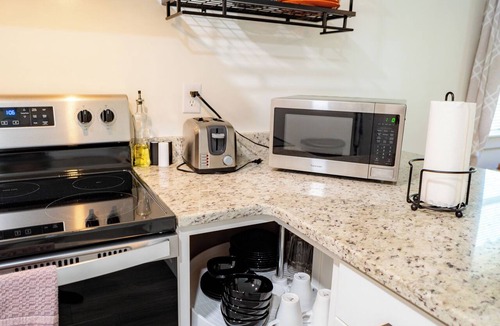 Durham Apartment | New & Clean 2 Bed Walltown Home. Walk to Duke! B