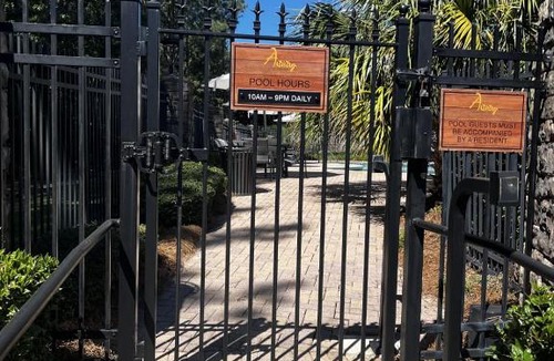 Lawrenceville House | New Cozy 1 Califonia King Size Bed with Small sitting Area & Private Bathroom wit Private Entrance! With Free Parking outside Unit! 45 mins away from Airport!