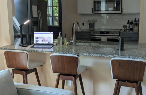 Durham House | New: Cozy 2BR Near Duke & Downtown + Firepit