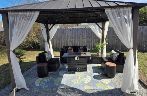 Murraysville House | New Cozy&Fun Home Hot Tub, Game Room,& Fire Pit !