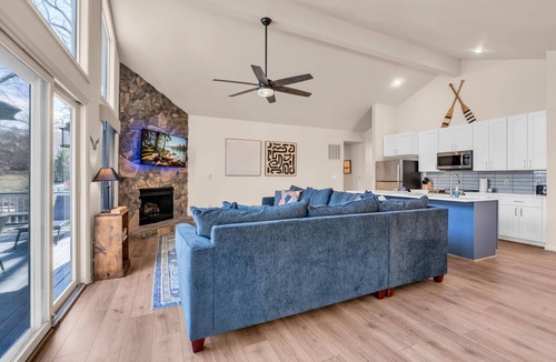 Bumpass House | NEW! COZY LAKEFRONT ! Hotub, Beach, Water Toys & More