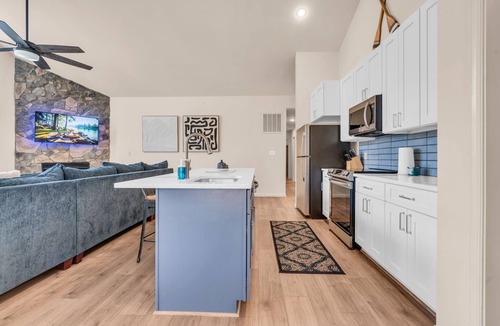 Bumpass House | NEW! COZY LAKEFRONT ! Hotub, Beach, Water Toys & More