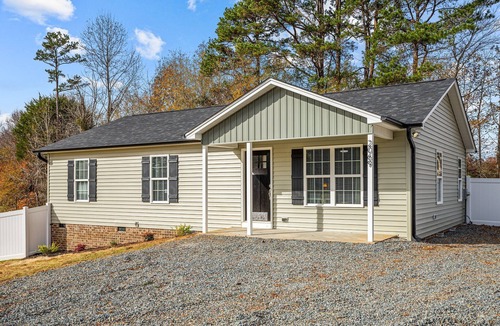 Winston - Salem House | New Custom Built Luxury 3 bed/2 bath Home w Fenced Backyard near Hospitals