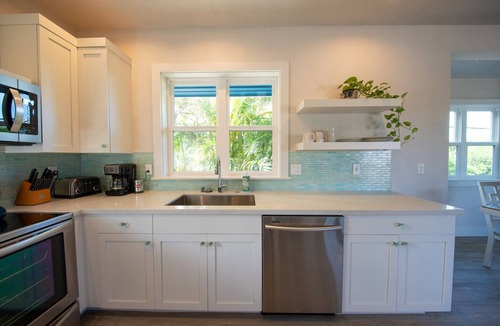 Kuau Cottage | NEW FABULOUS Ku'au Ko 2 bed 2 bath beach ccottage- AC every room 1 mi to Paia