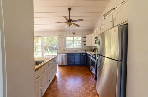 Lanikai House | NEW! Kai Hale - Steps to beach, AC