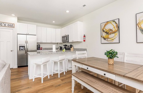 Denver House | New King Suite with Hot Tub 8 min to Downtown Denver