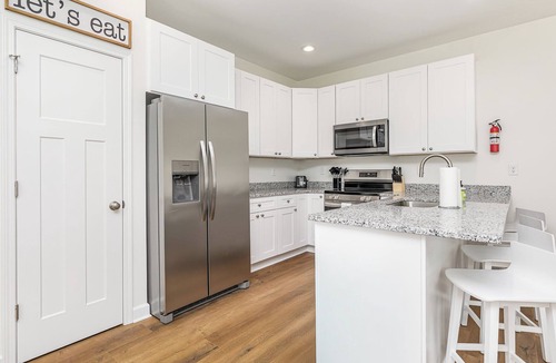 Denver House | New King Suite with Hot Tub 8 min to Downtown Denver