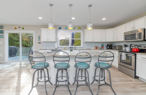 Henrico House | New! Lake, Dock, Pool Table, Firepit, Deck, Yard, Firepit