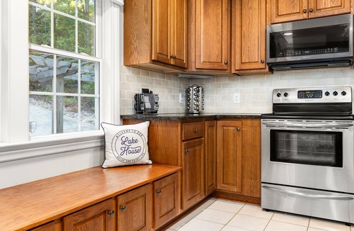 Wise House | NEW! Lakefront, Dock, Fire Pit, Grill, Kayaks, Paddleboards, Foosball, Arcade