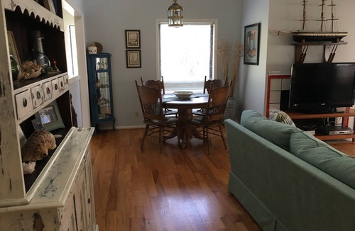 Saint Helena Island House | NEW LISTING - Charming 3 bedroom home on quiet street close to beach access