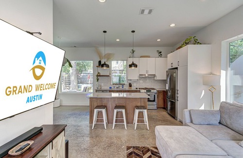 Govalle House | NEW Listing ! East Austin Home W/Pool & Patio