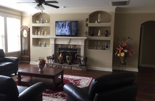 Gracewood House | New Listing! Fully furnished! Available for Master's!