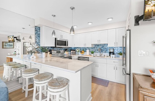 Historic Lahaina Front Street Condo | New Listing! Heart of Lahaina, an Oceanfront stay