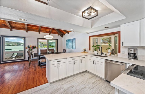 Hawaii Kai House | New Listing! Marina-front Home Near the Ocean w/Private Pool & AC: Nani Wai