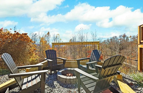 Elk Park House | New Listing: Peaceful Mountain Retreat with Expansive views on 8 acres