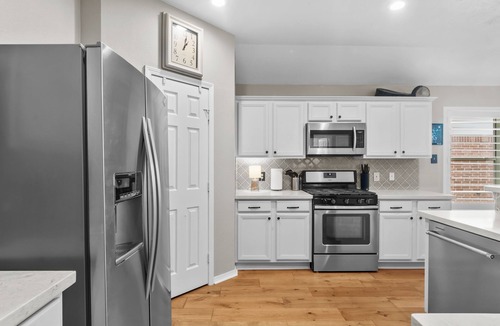 Tomball House | NEW LISTING - Refined Comfort Meets Pet-friendly Backyard Serenity