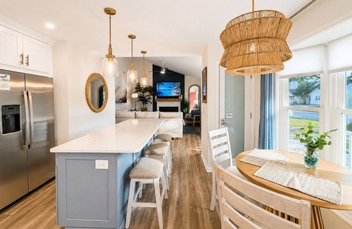 Kings Grant House | NEW LISTING: Renovated Coastal Home/Fire Pit/UNCW & Beaches
