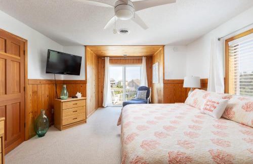 Duck House | New Listing Steps from beach & sound access