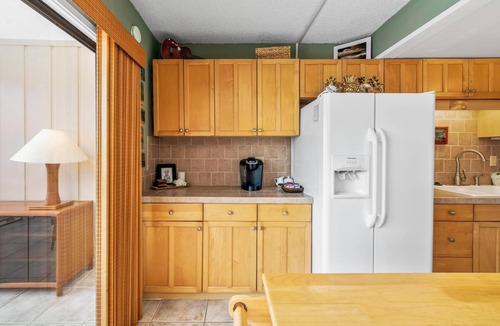 Historic Kailua Village Condo | New Listing! Two bedroom, two bathroom condo in heart of downtown Kailua-Kona