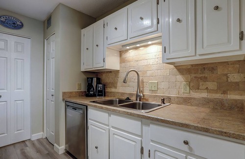 Harbour Town Condo | New Listing Wonderful Luxury updated 1 BR Harbourtown Beach Gear & Bike Rentals