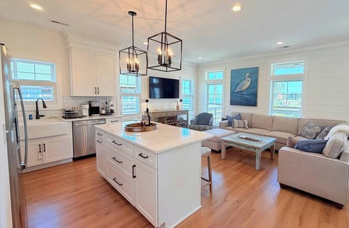 Manteo House | New Listing! Waterfront, Hot Tub, Boat Slip