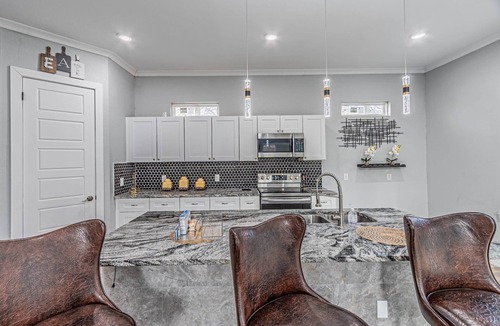 DeSoto House | NEW LOVELY MODERN RETREAT,NATURE VIEWS