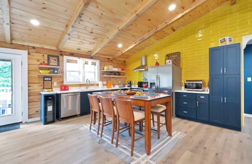 Sugar Mountain Cabin | New Luxurious Mountain Escape with Spa & Views