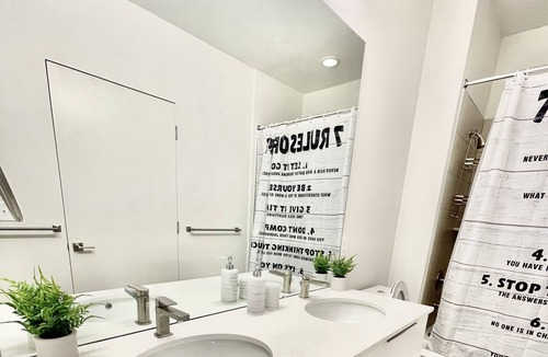 Optimist Park Apartment | New Luxurious stylish apartment in Uptown Charlotte!