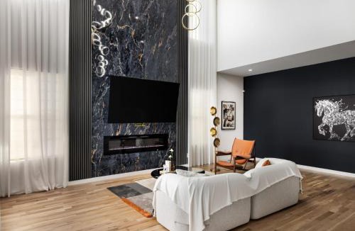 Cedar Crest House | New Luxury Spacious 5B3B house 10 mins DT Dallas & Bishop Arts & WorldCup