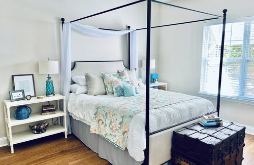Mount Pleasant Resort | New! Mermaid Haven, spacious beach zen vibe, screened porch, bar, pool & beach!