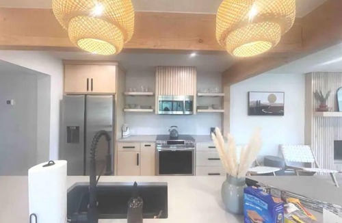 Leander House | New Mid-Century Waterfront Escape on Lake Travis w/Pickleball court and 4 acres!