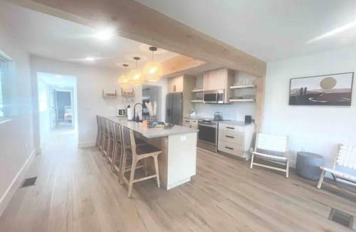 Leander House | New Mid-Century Waterfront Escape on Lake Travis w/Pickleball court and 4 acres!