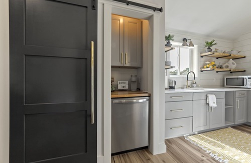 Bluffton House | NEW! Modern cottage and perfect location!