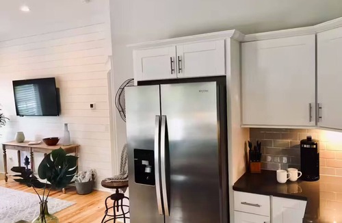 Old Village Apartment | New Quaint Coastal Escape/Bike to Beach & Shem Creek