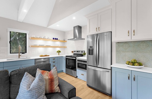 West Beach Village Villa | New reno, easy beach access, lagoon view