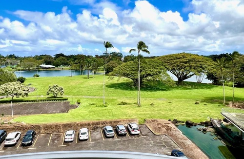 Hilo Condo | NEW! Serene end-unit condo with VIEWS - lagoons, gardens, ocean